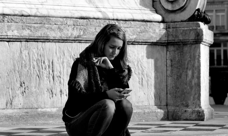 Między dwiema rodzinami: trzy miesiące ciszy, jedna decyzja i kwiat, który wszystko zmienił