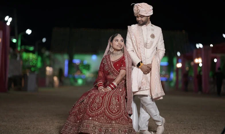 Między młotem a kowadłem: historia o długu, rodzinie i lojalności