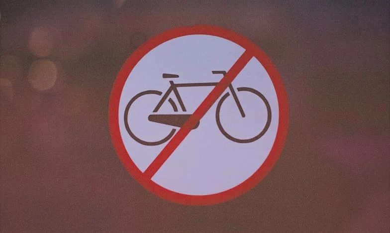 W dniu mojego ślubu na brzegu morza siedzę na wózku i boję się, że własna rodzina przerwie ceremonię