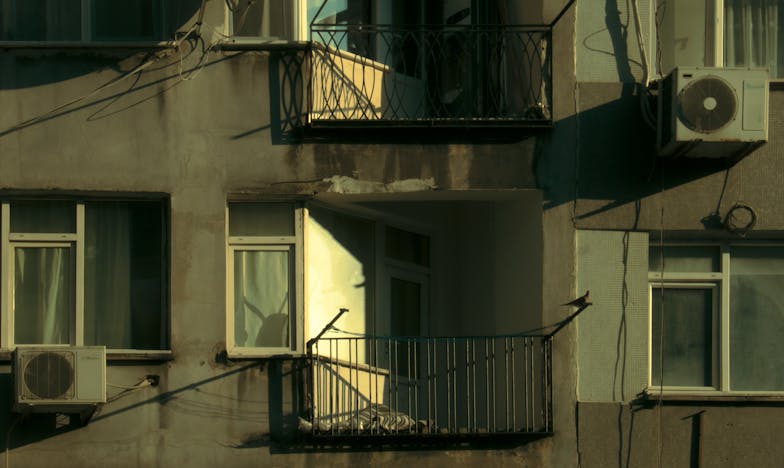 Musieliśmy wymienić zamki, żeby teściowa nie wchodziła do naszego mieszkania – historia o tym, jak marzenia jednej kobiety rozbiły rodzinę