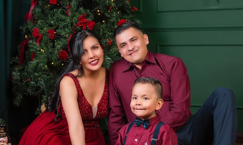 "Odezwałam się do mamy i teraz cała rodzina widzi we mnie czarną owcę" – Historia starszej siostry bliźniaków