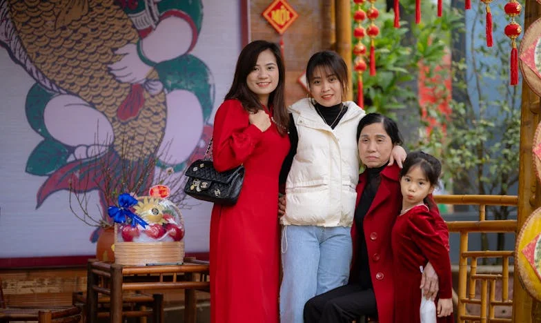 Za Zamkniętymi Drzwiami: Matka na Marginesie